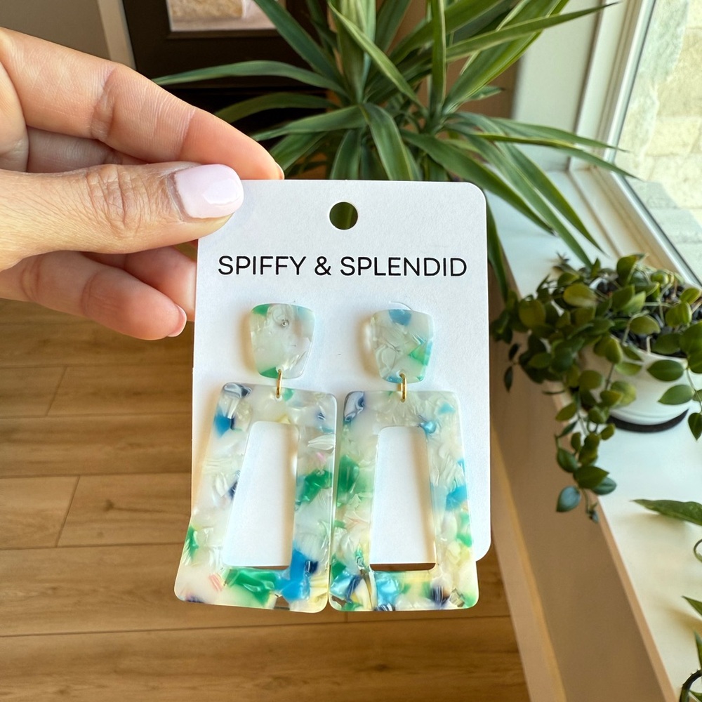 ๐ 2/$20 - Spring Inspired Acrylic Earrings - Picture 6 of 11